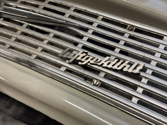„Luftgekühlt“ am Trabant: So montierst du dein Edelstahlemblem
