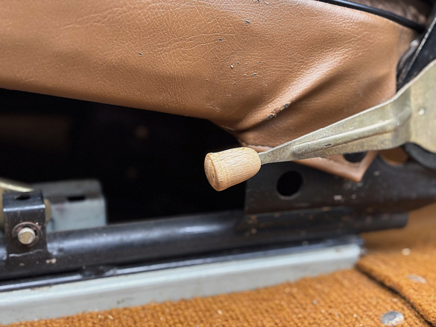 Holzgriffe für Sitzversteller – echte Handarbeit passend für Trabant