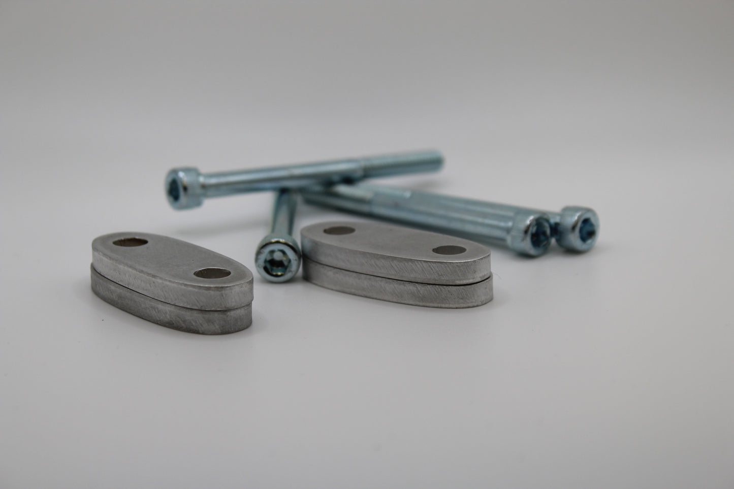 Schrauben_und_Spacer